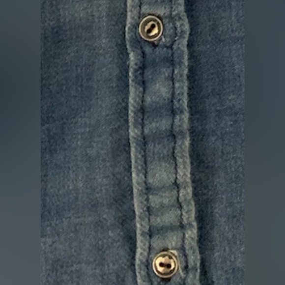 Faherty Brand Sunfaded Indigo button down Shirt women's small - Picture 6 of 6
